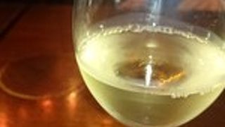 新宿東口のワインバーで〆の一杯