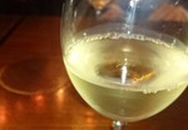 新宿東口のワインバーで〆の一杯