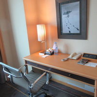 室内のテーブル