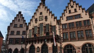 ギザギザ三角屋根