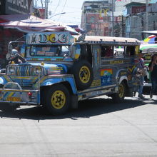 賑やか車体です