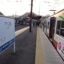 ホームは１面。突きあたりに駅舎があります。