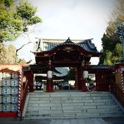 駅からもアクセスの良い歴史ある神社です。