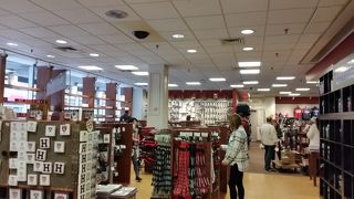 校名入りの商品が沢山