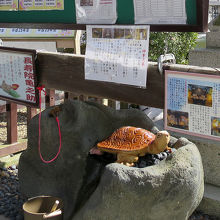 左手には長寿院亀之助