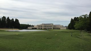 豪華なクラブハウス