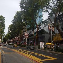 オーチャードロード、高島屋と伊勢丹