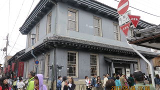 長浜観光のメイン・明治期に銀行として建築されました。ハイシーズンは観光客でかなり混雑します。　