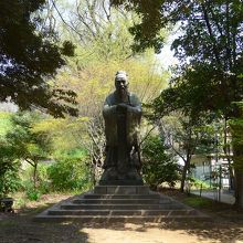 湯島聖堂の孔子像