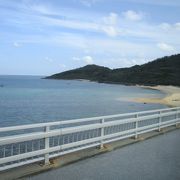 日本の渚１００選にも選ばれた久米島を代表するビーチです。