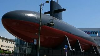 展示された潜水艦内に入れます