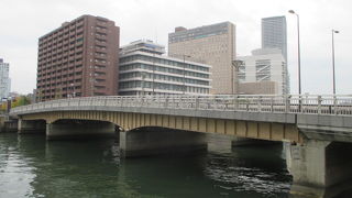 堂島川に架かる橋です