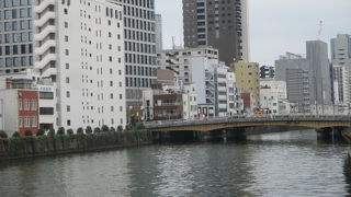 堂島川に架かる橋です