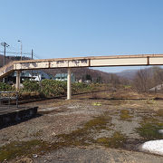 かつての繁栄を想像させる駅です