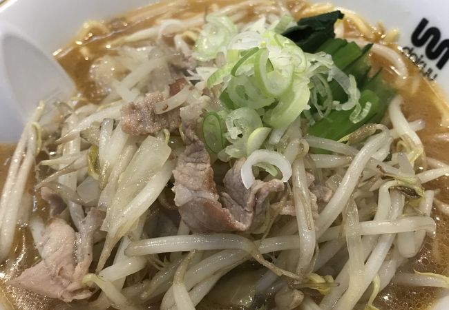 小さく趣あるラーメン屋です