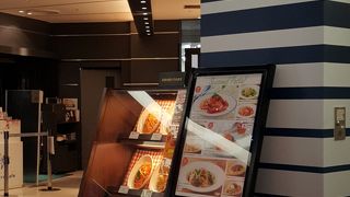 国際線の５階奥にあります