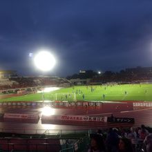 雨に濡れながら観戦