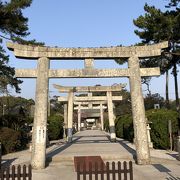 海の前の立派な神社