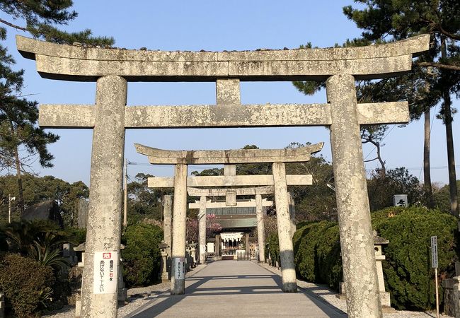 海の前の立派な神社