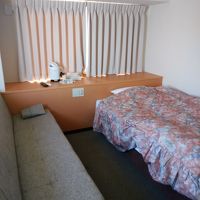 長いソファが便利でした。