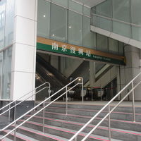 この出口のすぐ前。