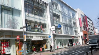 かつては場末、今はしゃれたブランドショップがたくさん