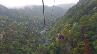 ロープウェイで行く奇岩林立エリア