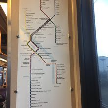 路線図。ドア上に掲示してある車両も。