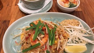 便利な場所にあるタイ料理店