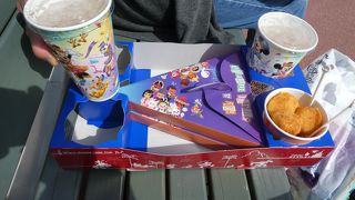 イッツ・ア・スモールワールドのピッツァ・スモールワールド！