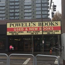 何度もネット見た看板。有名です。