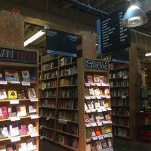 基本は書店ですが。