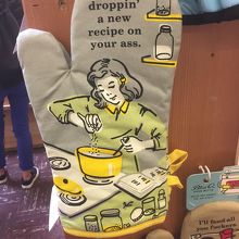レトロ可愛いキッチングローブはこの店舗だけかも。