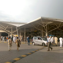 ベナジル・ブット国際空港 (ISB)