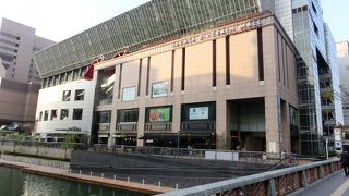 いろいろあるけど、駅ビルみたいで風情がない