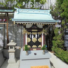三囲神社