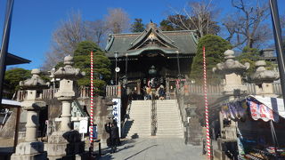 仁王門をくぐり本堂へ