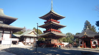 大本堂に向かって右にある塔