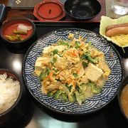 ランチでゴーヤーチャンプルー定食を食べました