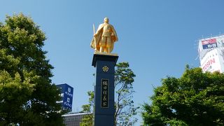 とても立派な織田信長公像