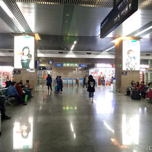 待合室。中国にしてはこじんまり