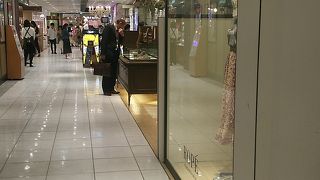 レストラン街、混んでます