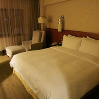 マットは少し硬いが、広さや清掃は問題なし