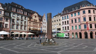 マインツ大聖堂のそばにある広場です。