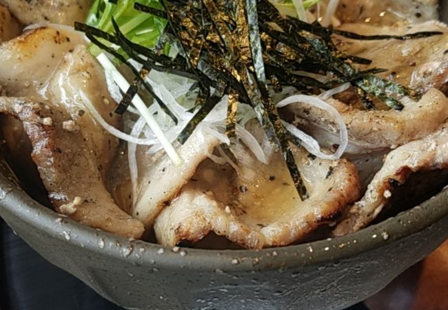 ランチの炭火焼きカルビ丼が美味