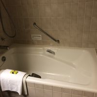 バスタブはゆったり目の大きさ