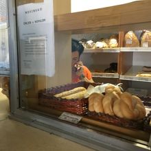 売店は小間物屋とパン屋があった