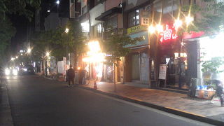 夜の商店街