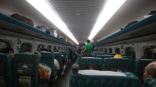 週末の夕方の上りは混んでいる