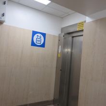 エレベーターがあるので大きな荷物があっても大丈夫